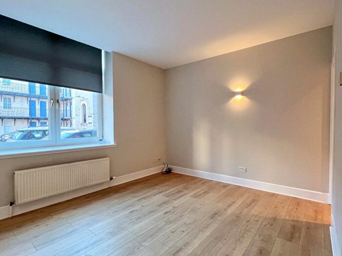 2 Bedroom Flat To Rent In Patriothall, Stockbridge, Edinburgh, EH3