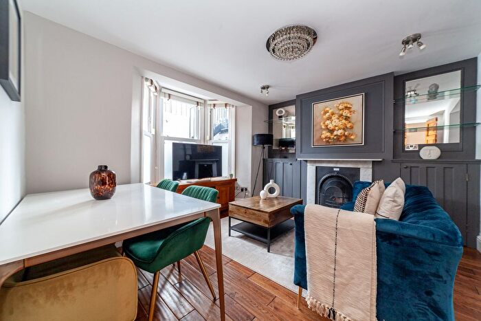 5 Bedroom Flat To Rent In Yeldham Road, London, W6