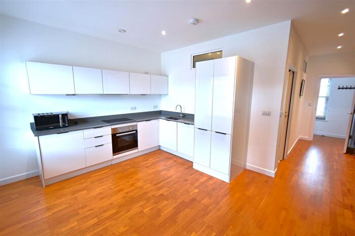 1 Bedroom Flat To Rent In Clarence Street, Staines-Upon-Thames, TW18