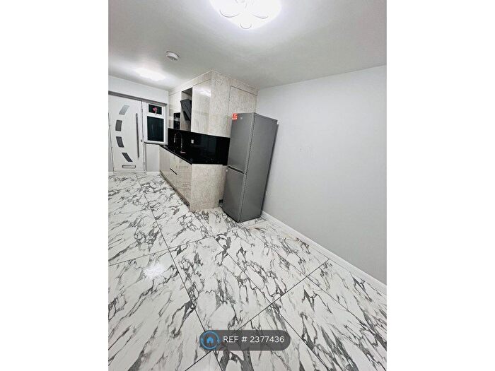 1 Bedroom Flat To Rent In Pentland Close, Reading, RG30