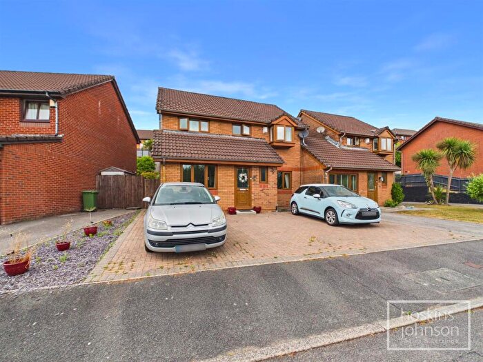4 Bedroom Link Detached House For Sale In Hafan Heulog, Coed Y Cwm, Pontypridd, CF37
