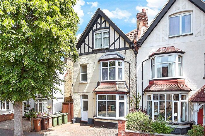 1 Bedroom Flat For Sale In Lenham Road, Sutton, Surrey, SM1