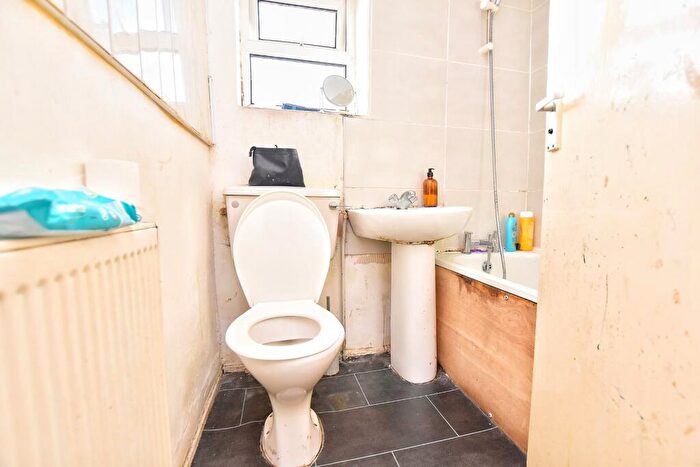 2 Bedroom End Of Terrace House For Sale In Copenhagen Street, Wardleworth, Rochdale, Greater Manchester, OL16
