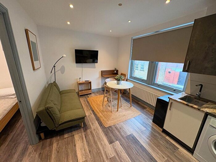 1 Bedroom Flat To Rent In Cambridge Heath Road, London, E2