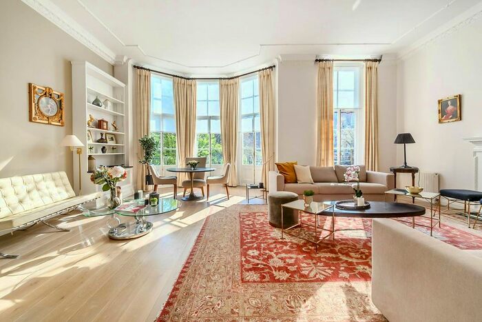 2 Bedroom Flat To Rent In Cadogan Square, Sloane Square, London, SW1X