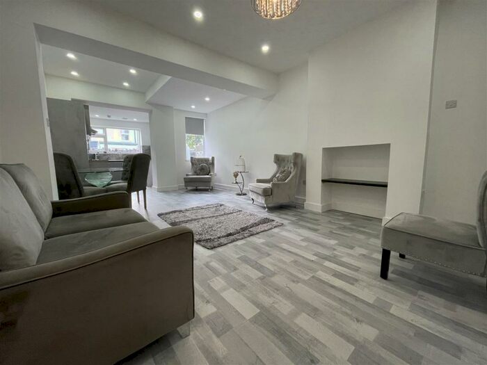 3 Bedroom Terraced House To Rent In Cyfarthfa Street, Cardiff, CF24