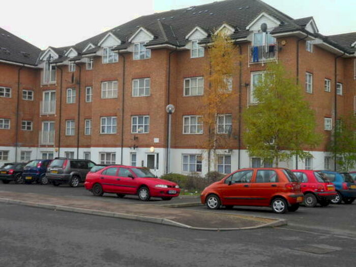 1 Bedroom Flat To Rent In Bluebell Way, Ilford, Essex, IG1