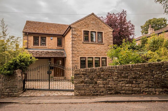 4 Bedroom Detached House For Sale In Gordon Court, Shill Bank Lane, Mirfield, WF14