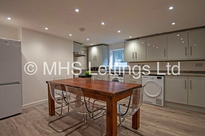 5 Bedroom End Of Terrace House To Rent In Winfield Grove, Leeds, LS2