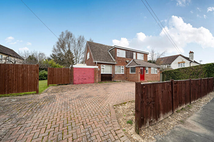 4 Bedroom Parking For Sale In Geales Crescent, Alton, Hampshire, GU34