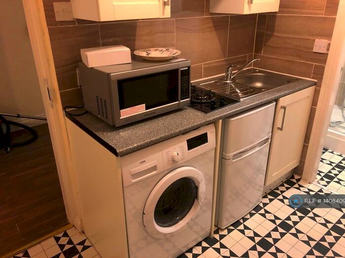 Studio To Rent In Sir Harrys Road, Birmingham, B5