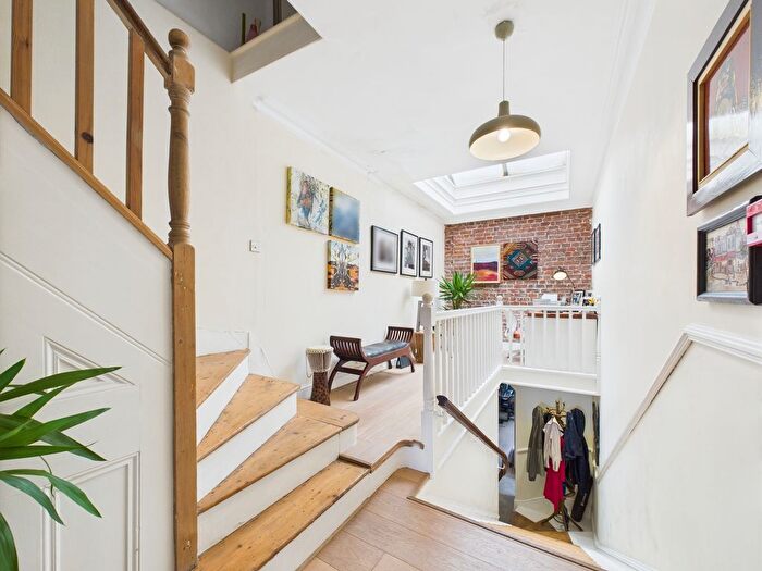 2 Bedroom Maisonette To Rent In First Avenue, Hove, BN3