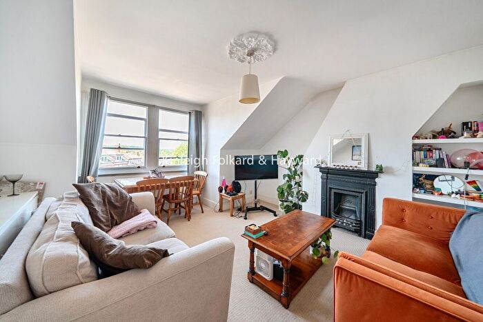 2 Bedroom Flat For Sale In Harold Road, Crouch End, London, N8