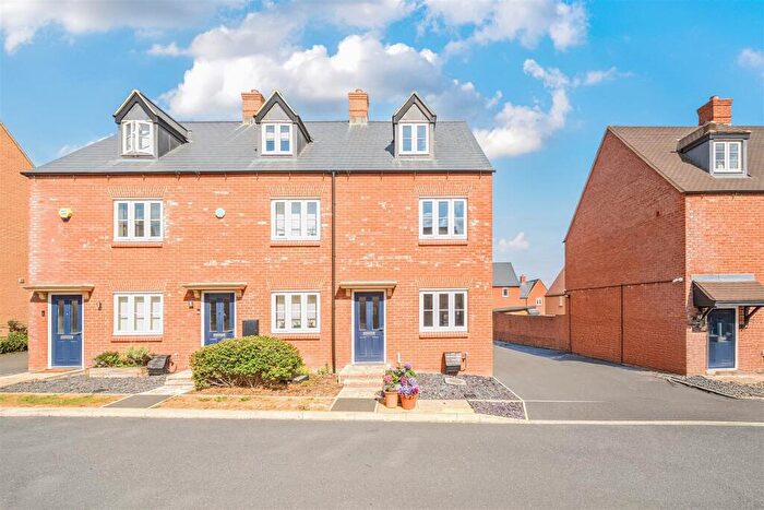 3 Bedroom Town House For Sale In Catterick Way, Towcester, NN12