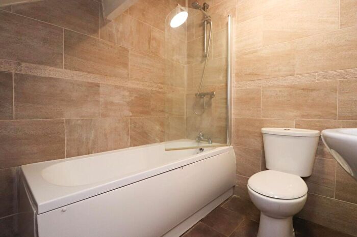 2 Bedroom End Of Terrace House To Rent In Greenock Place, Leeds, West Yorkshire, LS12