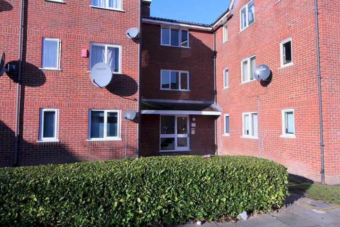 1 Bedroom Flat To Rent In Dunnock Close, London N9