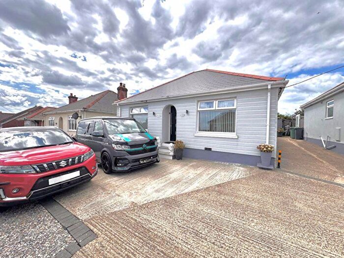 2 Bedroom Bungalow For Sale In Horsebridge Hill, Newport, PO30