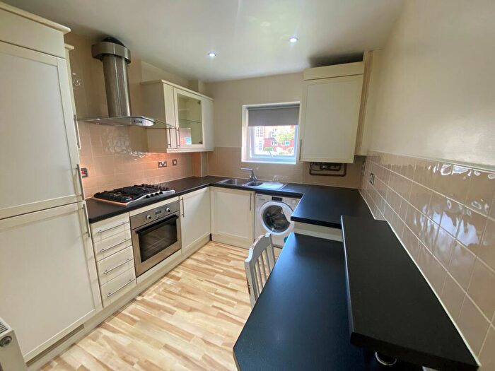 2 Bedroom Flat To Rent In Central, Wharf Road, Sale, M33