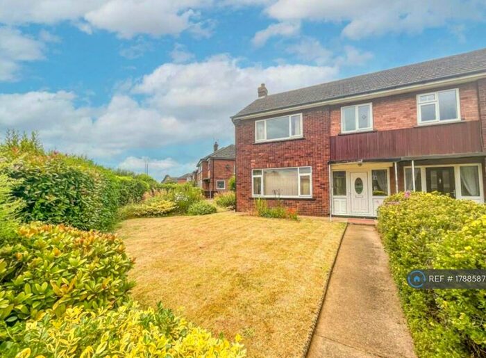 3 Bedroom Semi-Detached House To Rent In Wynmoor Road, Scunthorpe, DN17