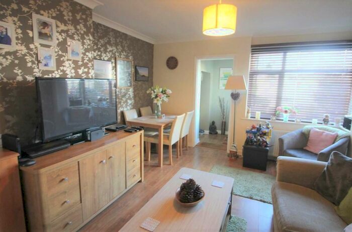 2 Bedroom Maisonette To Rent In Beechwood Avenue, Ruislip, HA4