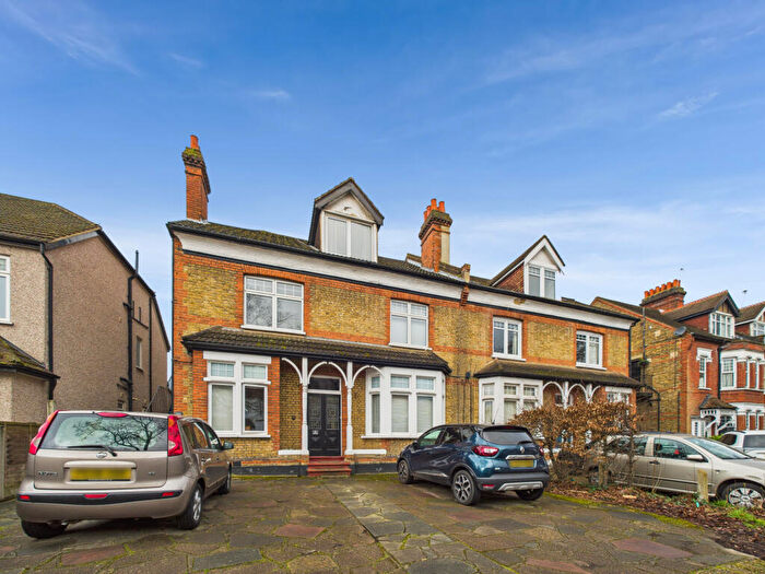 2 Bedroom Flat To Rent In Queen Anne Avenue, Bromley, Kent, BR2