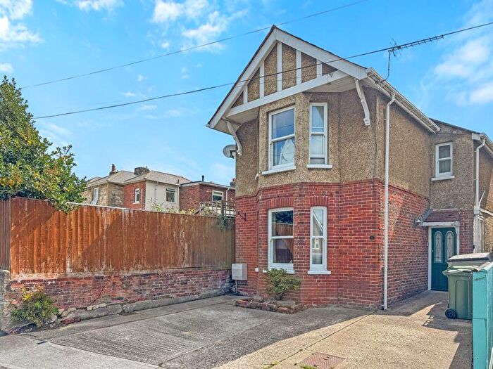 4 Bedroom Detached House For Sale In Victoria Place, Ryde, PO33