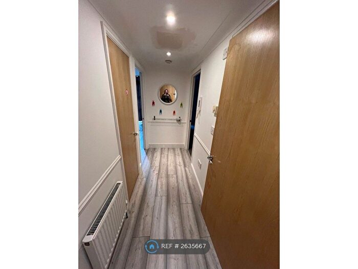 1 Bedroom Flat To Rent In Town Meadow, Brentford, TW8
