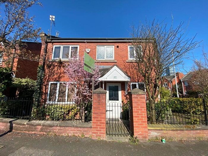 3 Bedroom Semi-Detached House To Rent In Yew Street, Hulme, M15
