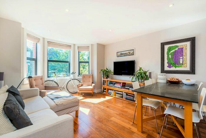 2 Bedroom Flat To Rent In Coleshill Road, Teddington, TW11