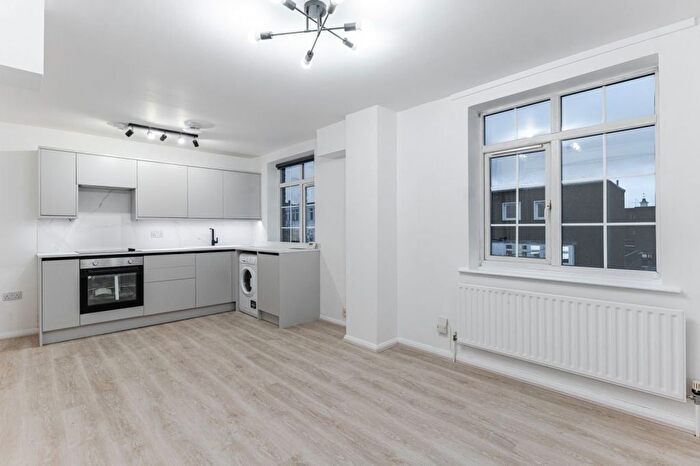1 Bedroom Flat To Rent In Manor House Yard, Royston, SG8