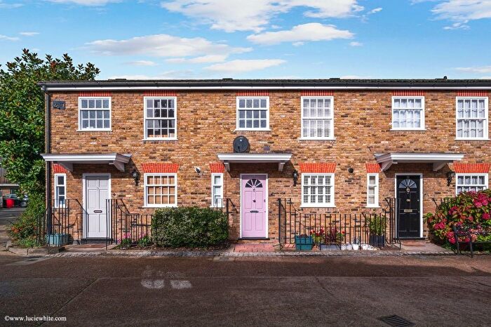 3 Bedroom Property To Rent In Lancaster Place, Wimbledon, SW19