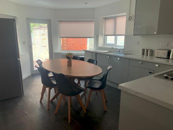 5 Bedroom Semi-Detached House To Rent In Trafalgar Road, Beeston, Nottingham, NG9