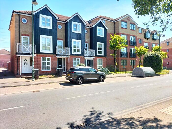 4 Bedroom Terraced House To Rent In Thorneycroft Drive, Enfield, EN3