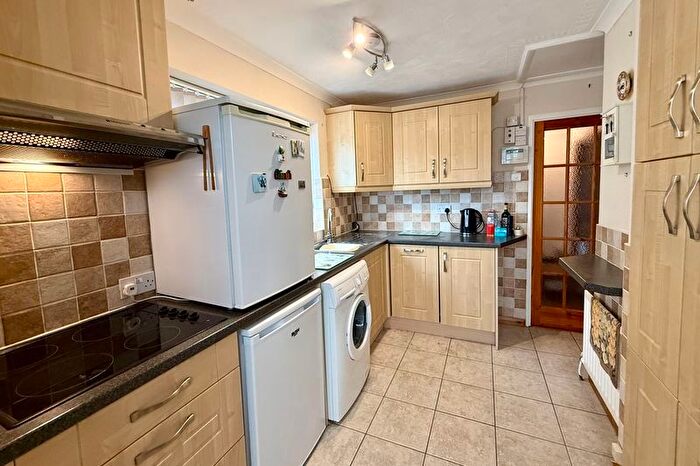 2 Bedroom Semi-Detached Bungalow For Sale In Village Way, Hamstreet, Ashford, TN26 - Photo 2