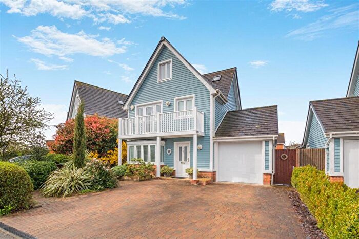 5 Bedroom Detached House For Sale In The Lakes, Larkfield, Aylesford, ME20