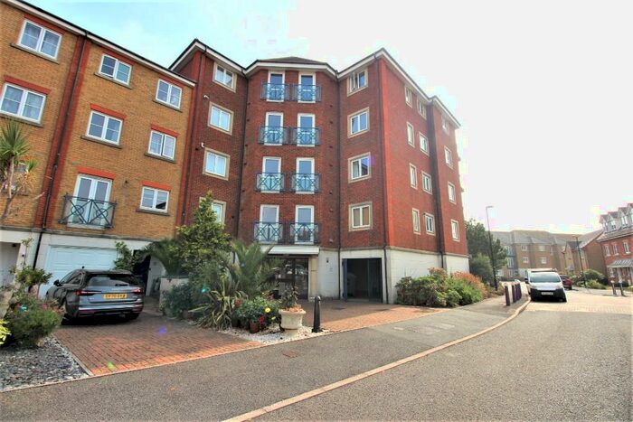 3 Bedroom Flat To Rent In St. Kitts Drive, Eastbourne, East Sussex, BN23
