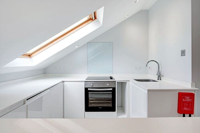 3 Bedroom Flat To Rent In Brackenbury Road, Brackenbury Village, W6