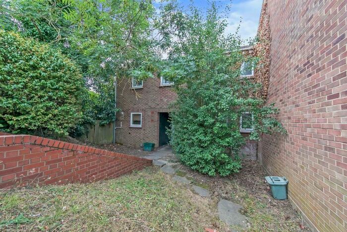 5 Bedroom Semi-Detached House To Rent In Forest Road, Colchester, Essex, CO4