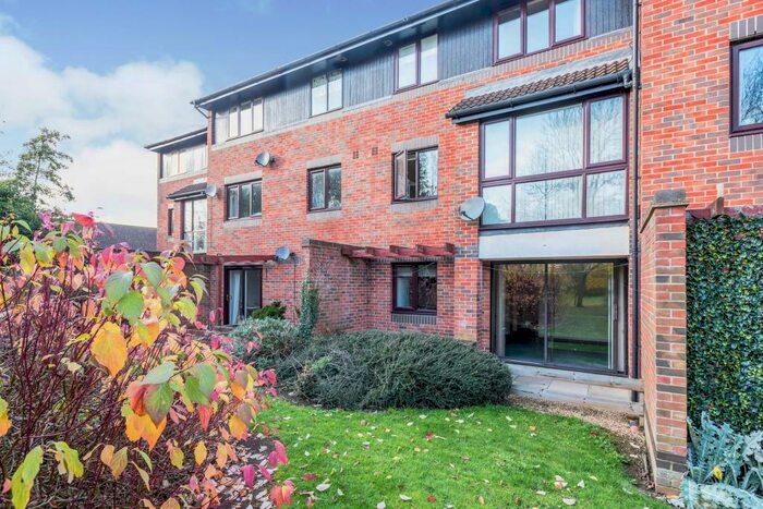 1 Bedroom Apartment To Rent In Eldridge Close, OX14