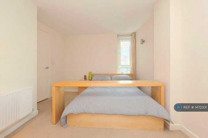 2 Bedroom Flat To Rent In Enfield Road, London, N1