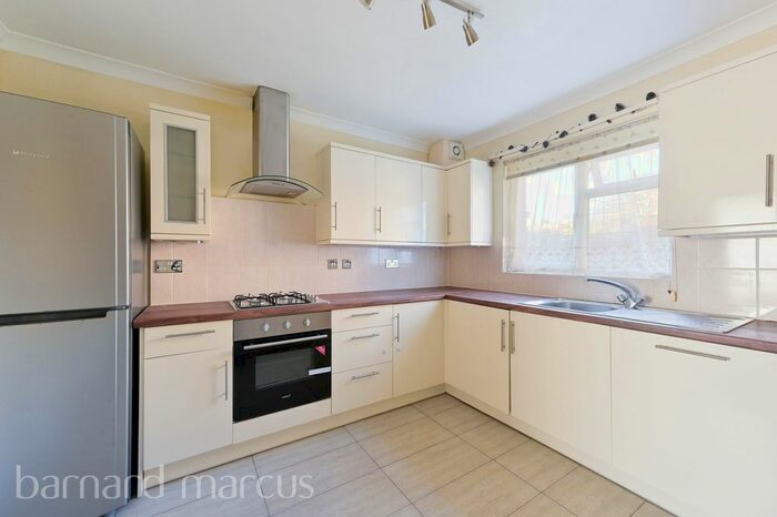 2 Bedroom Flat To Rent In Connaught Road, New Malden KT3