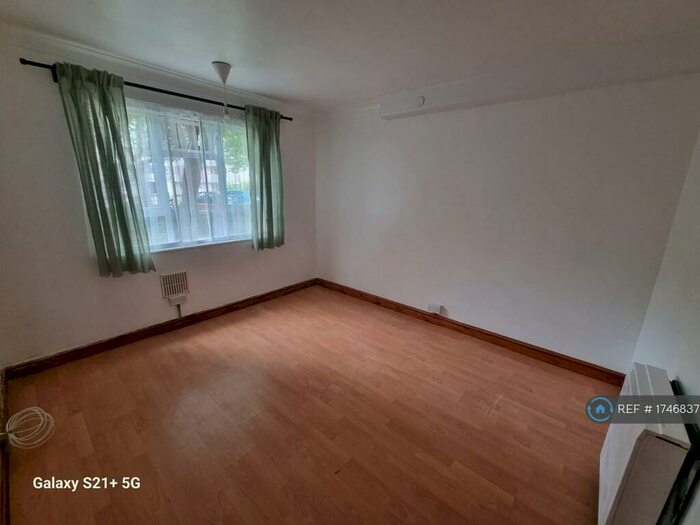 2 Bedroom Flat To Rent In Greenfield House, Birmingham, B26