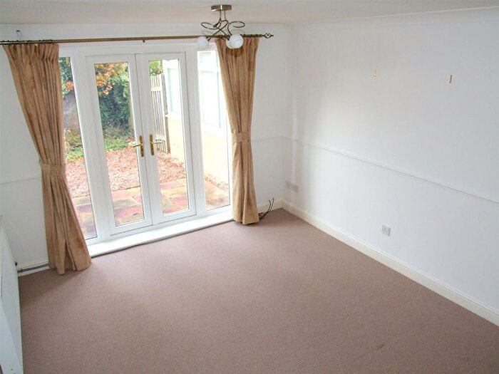 1 Bedroom Town House To Rent In Gartrice Gardens, Halfway, S20