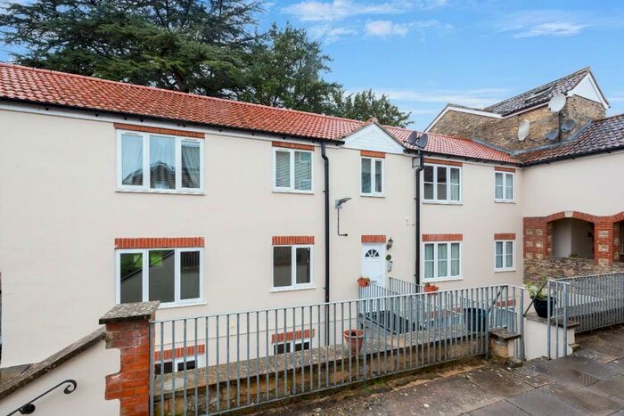 1 Bedroom Flat To Rent In Vineys Yard, Bruton, Somerset, BA10