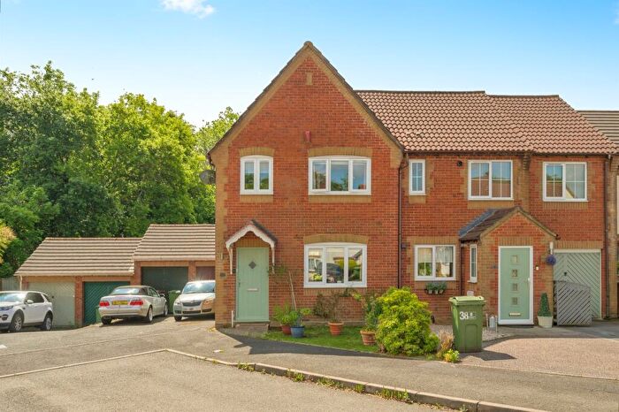 3 Bedroom Semi-Detached House For Sale In Ashwood Park Road, Plymouth, PL7