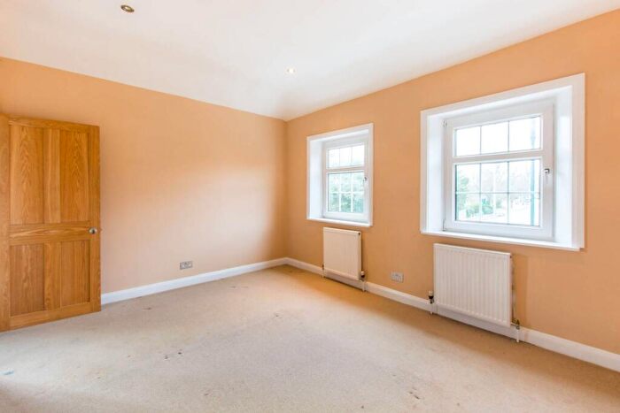 2 Bedroom Cottage To Rent In East End Road, East Finchley, London, N2