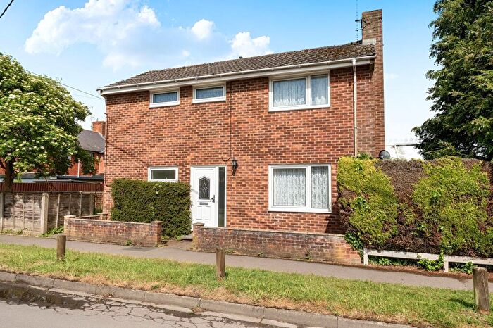 3 Bedroom Detached House For Sale In School Road, Durrington, SP4