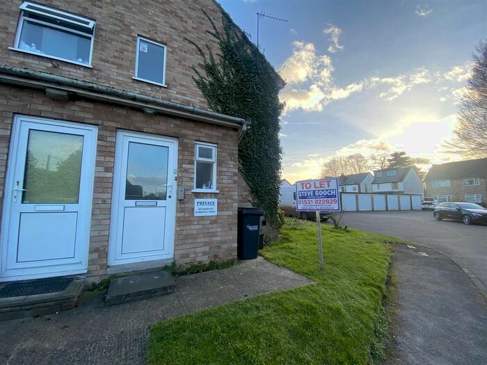 2 Bedroom Maisonette To Rent In Kingsholm Court, Gloucester, GL1