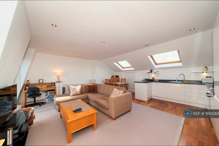 1 Bedroom Flat To Rent In Battersea Park Road, London, SW11