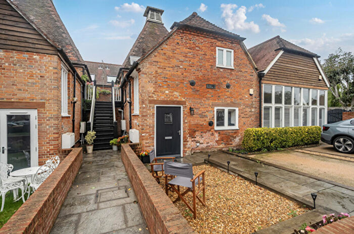 2 Bedroom Flat To Rent In Oast Lane, Upper Froyle, Alton, Hampshire, GU34